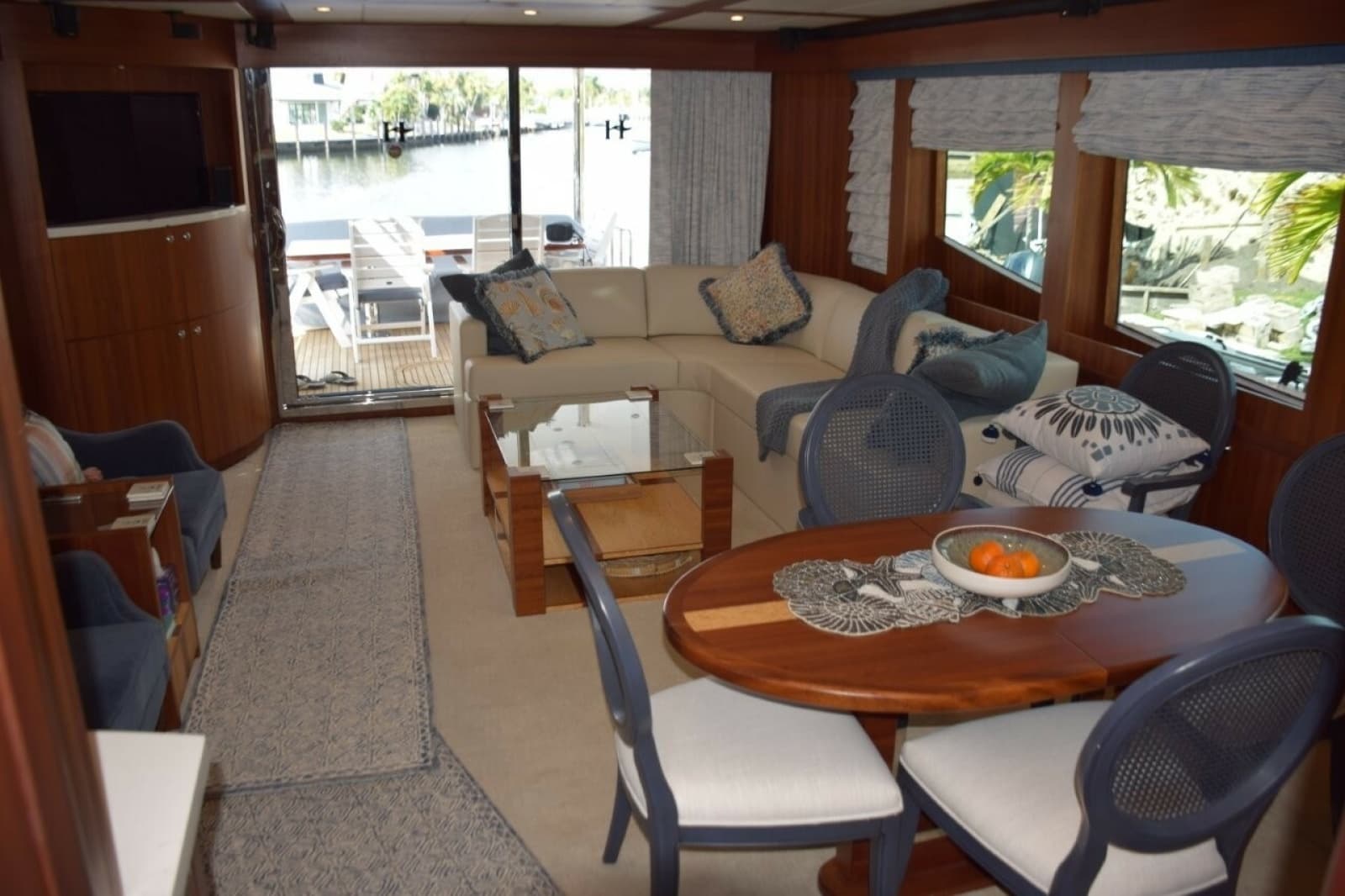 Salon looking aft