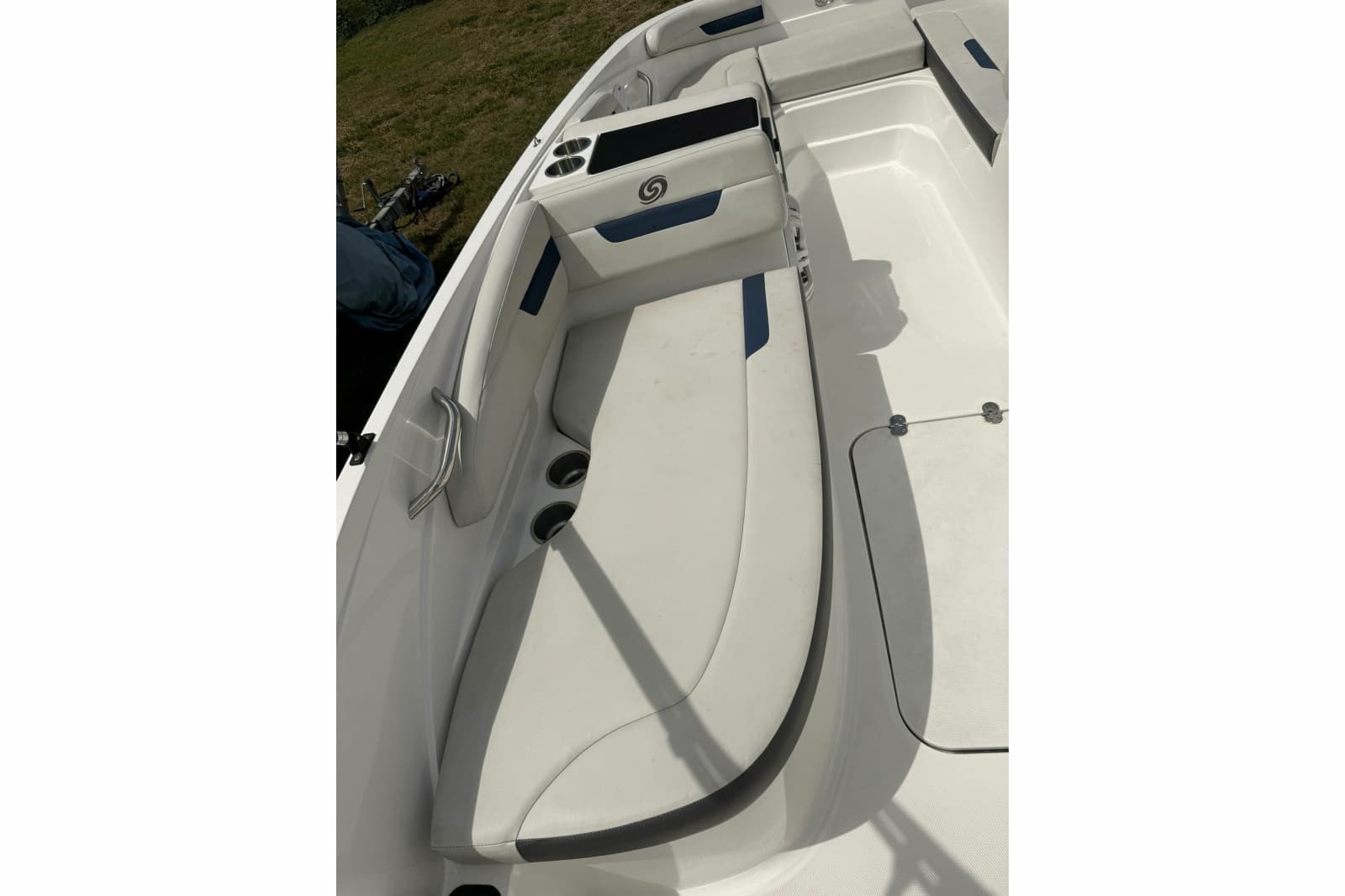 2020 Hurricane SunDeck Sport 185 OB