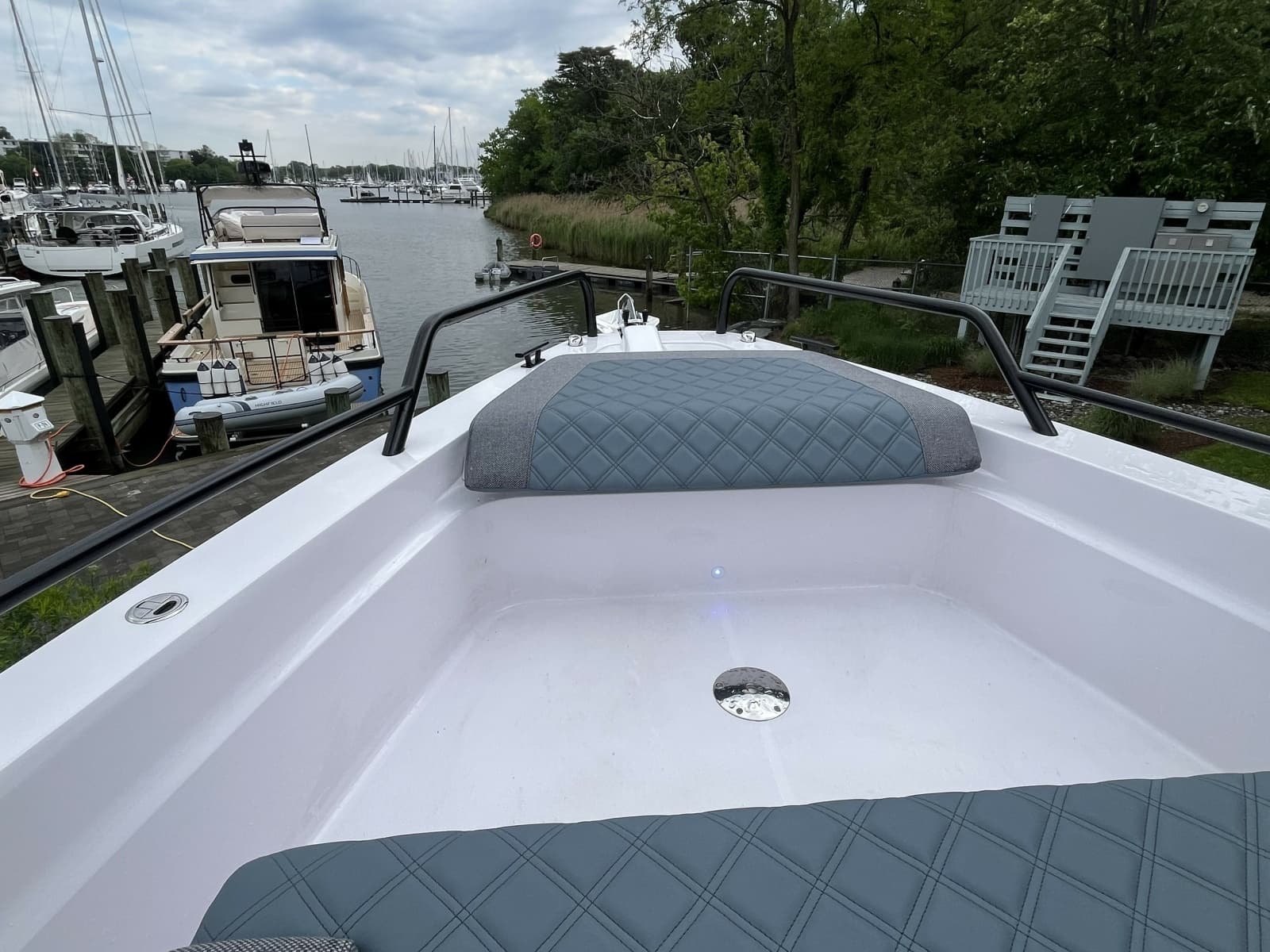 2025 Axopar 37 Sun Top