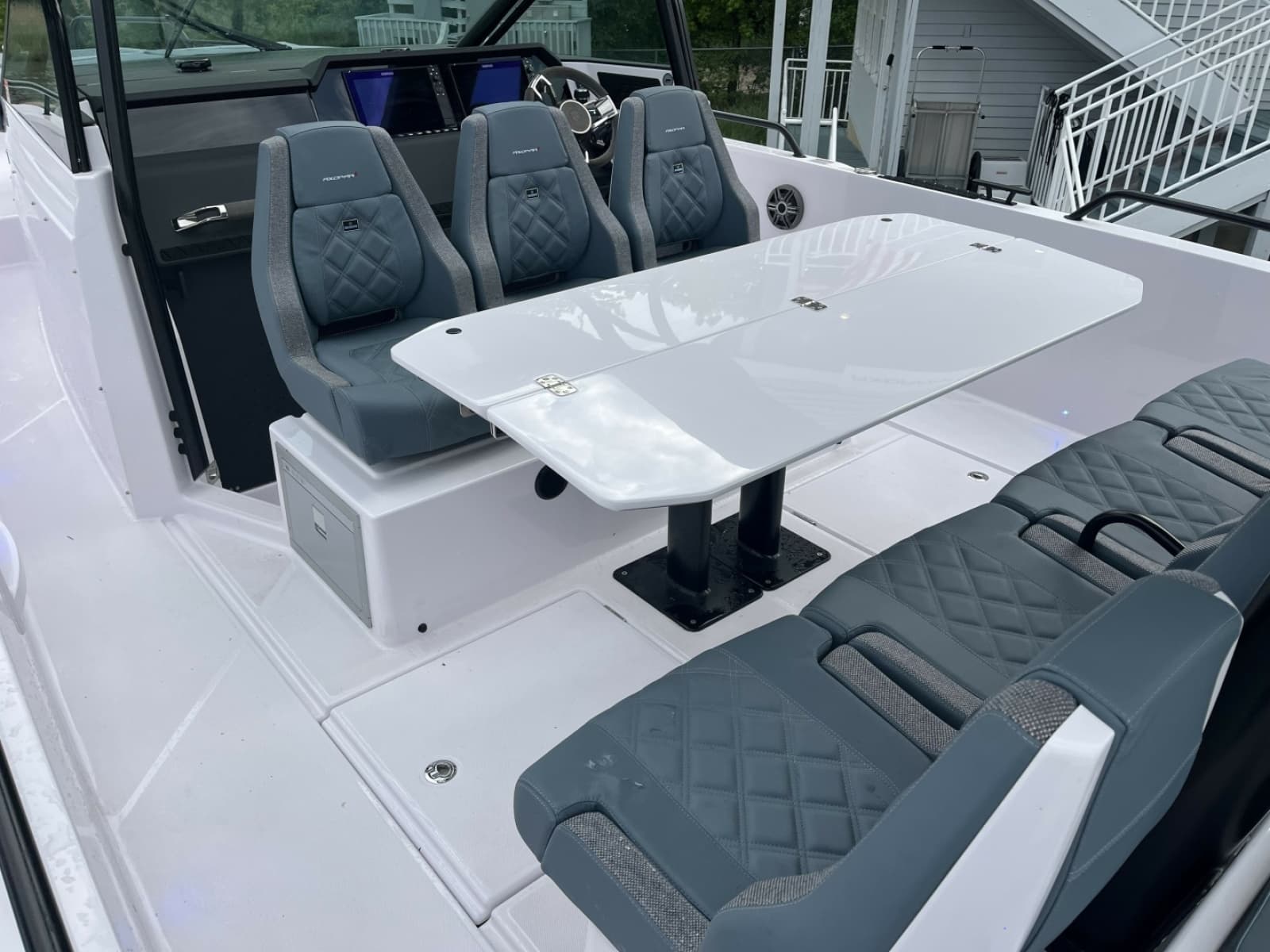2025 Axopar 37 Sun Top