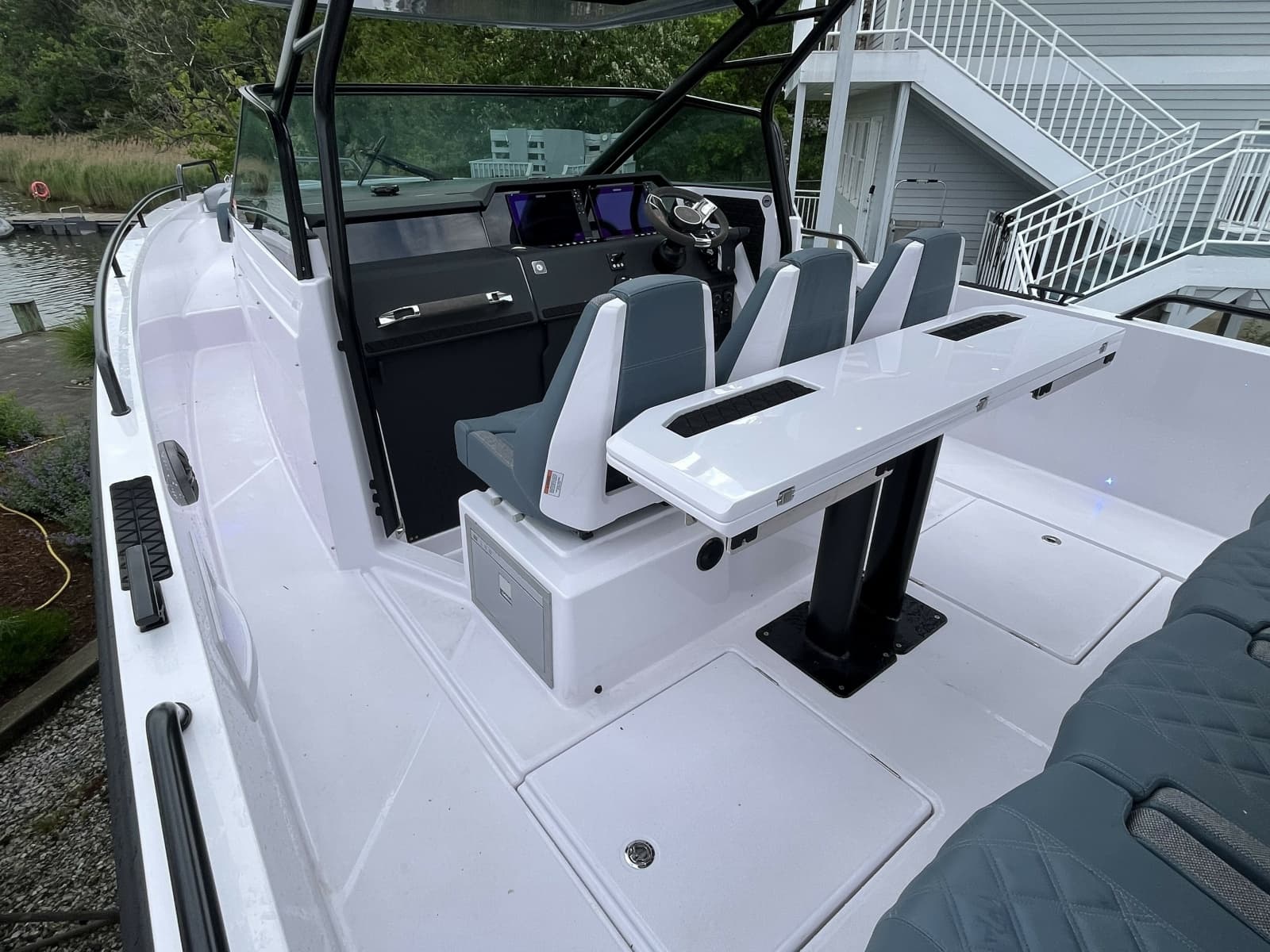 2025 Axopar 37 Sun Top