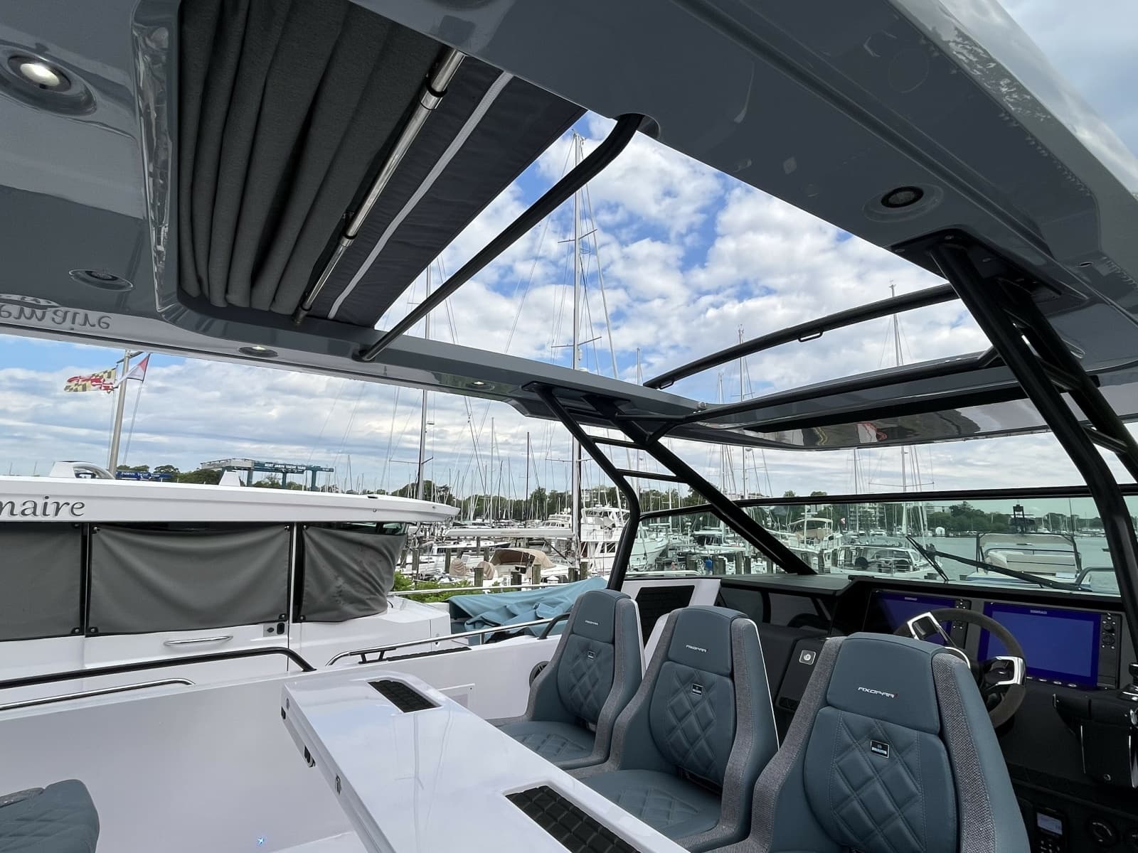 2025 Axopar 37 Sun Top
