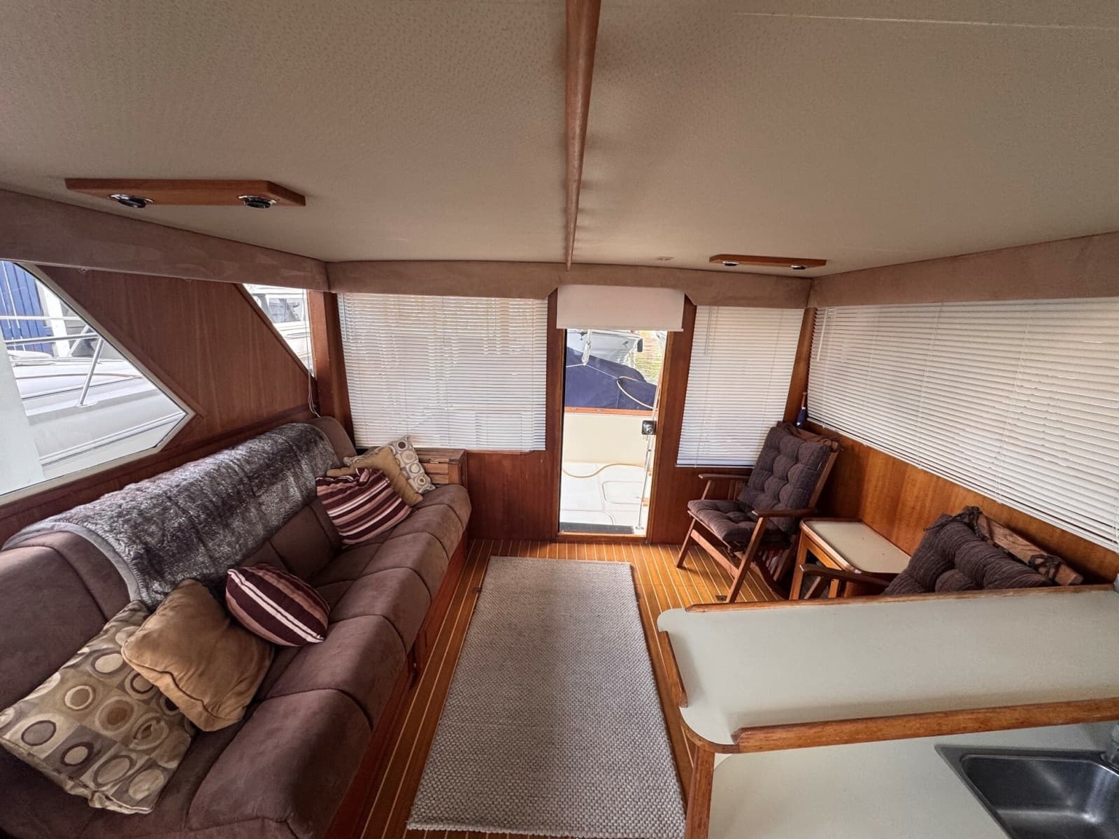 1987 Chris-Craft 392 Commander