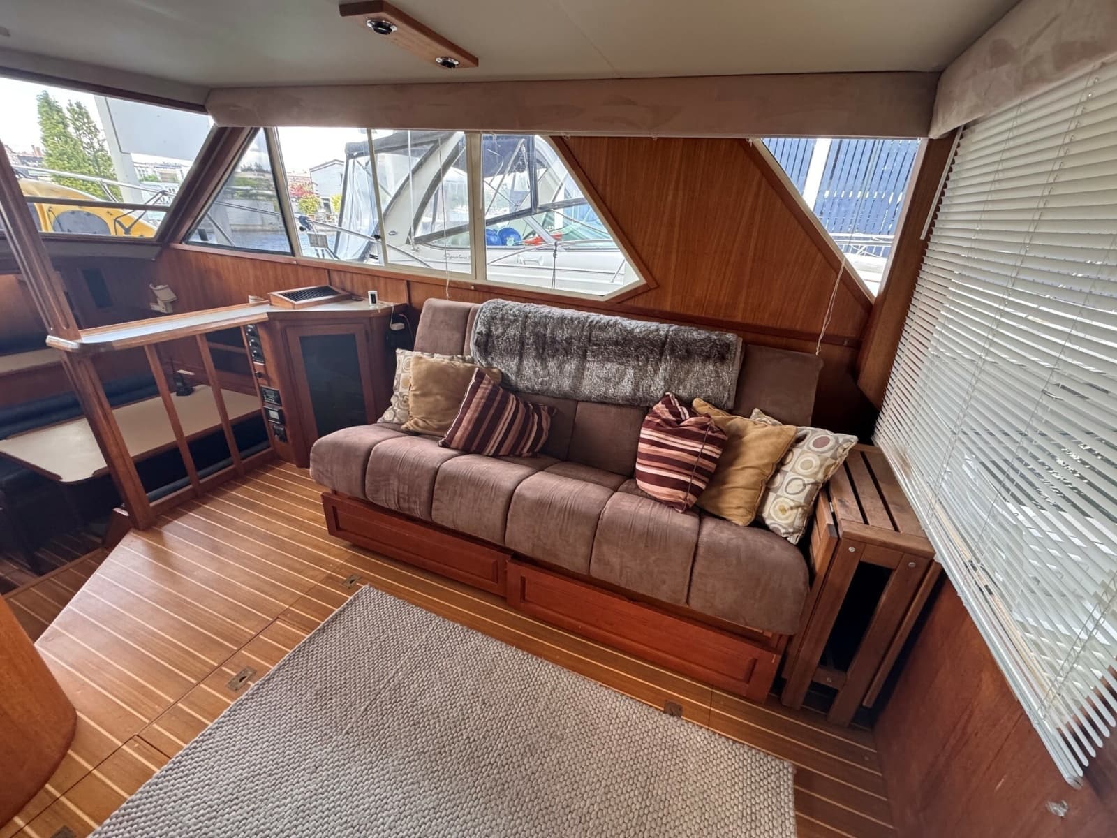 1987 Chris-Craft 392 Commander