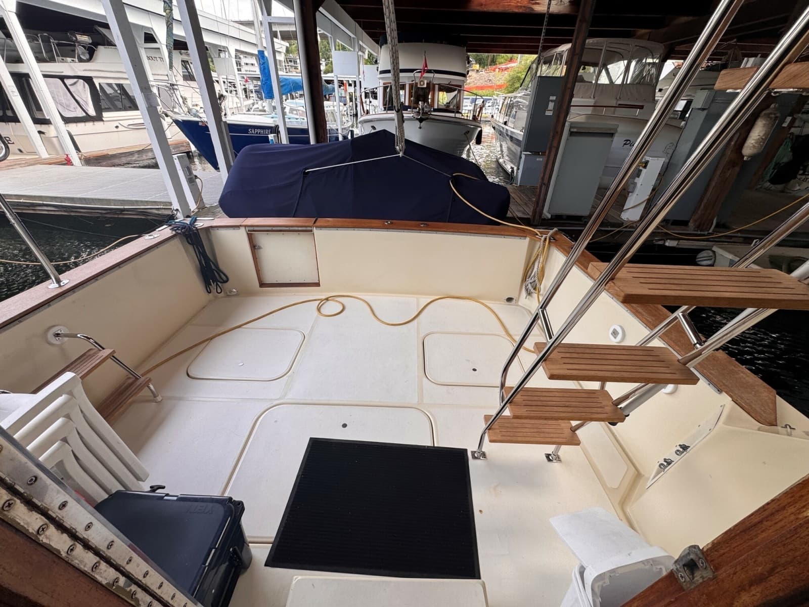 1987 Chris-Craft 392 Commander