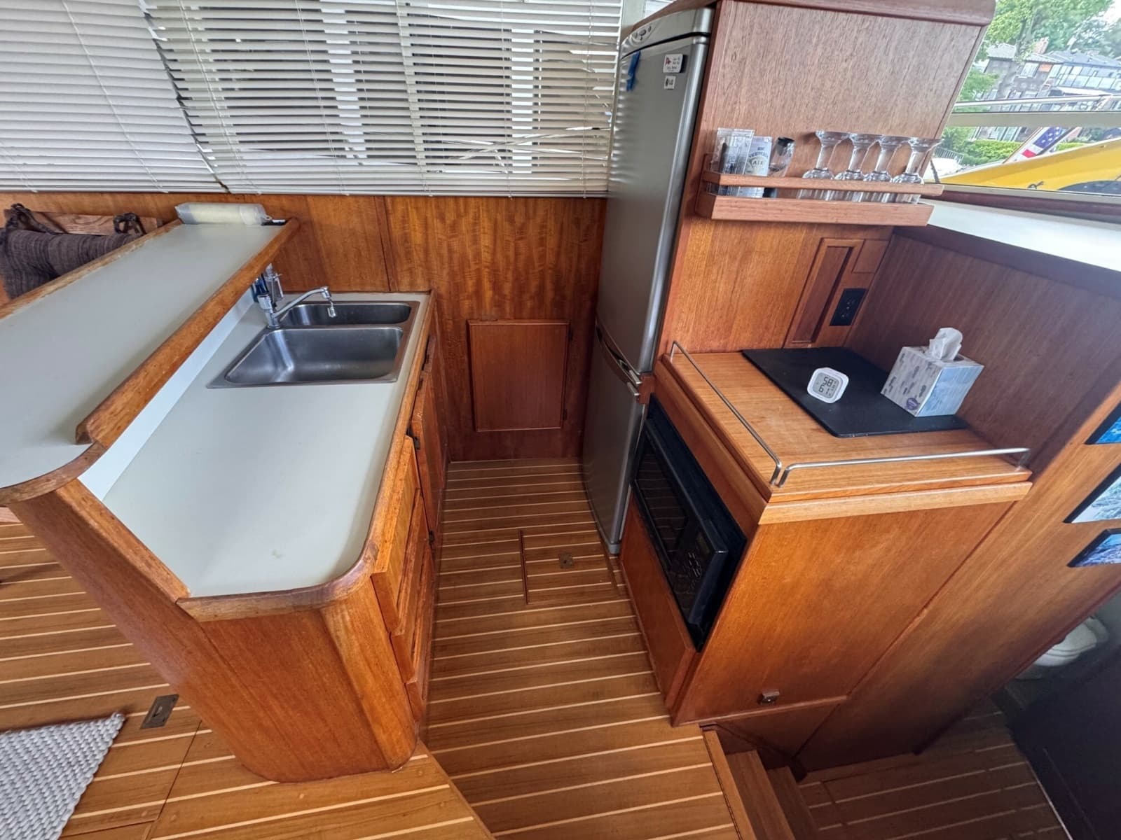 1987 Chris-Craft 392 Commander