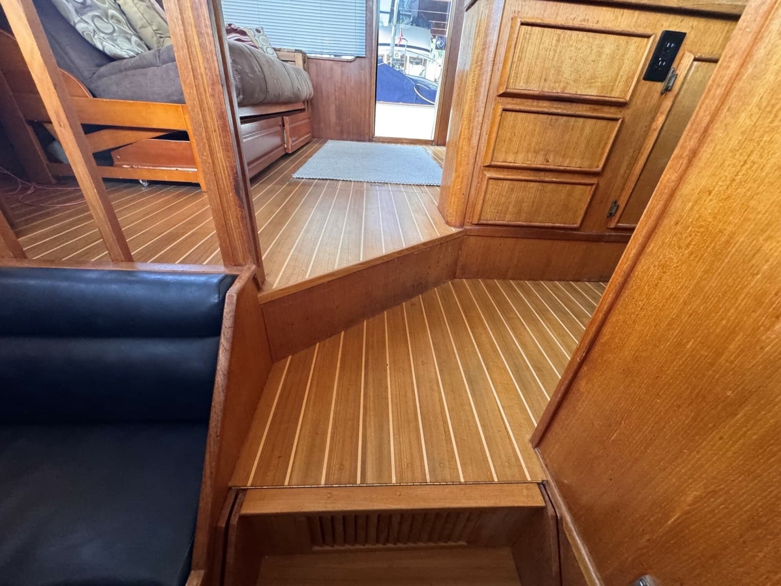 1987 Chris-Craft 392 Commander