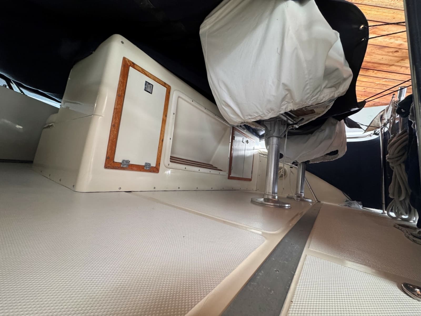 1987 Chris-Craft 392 Commander
