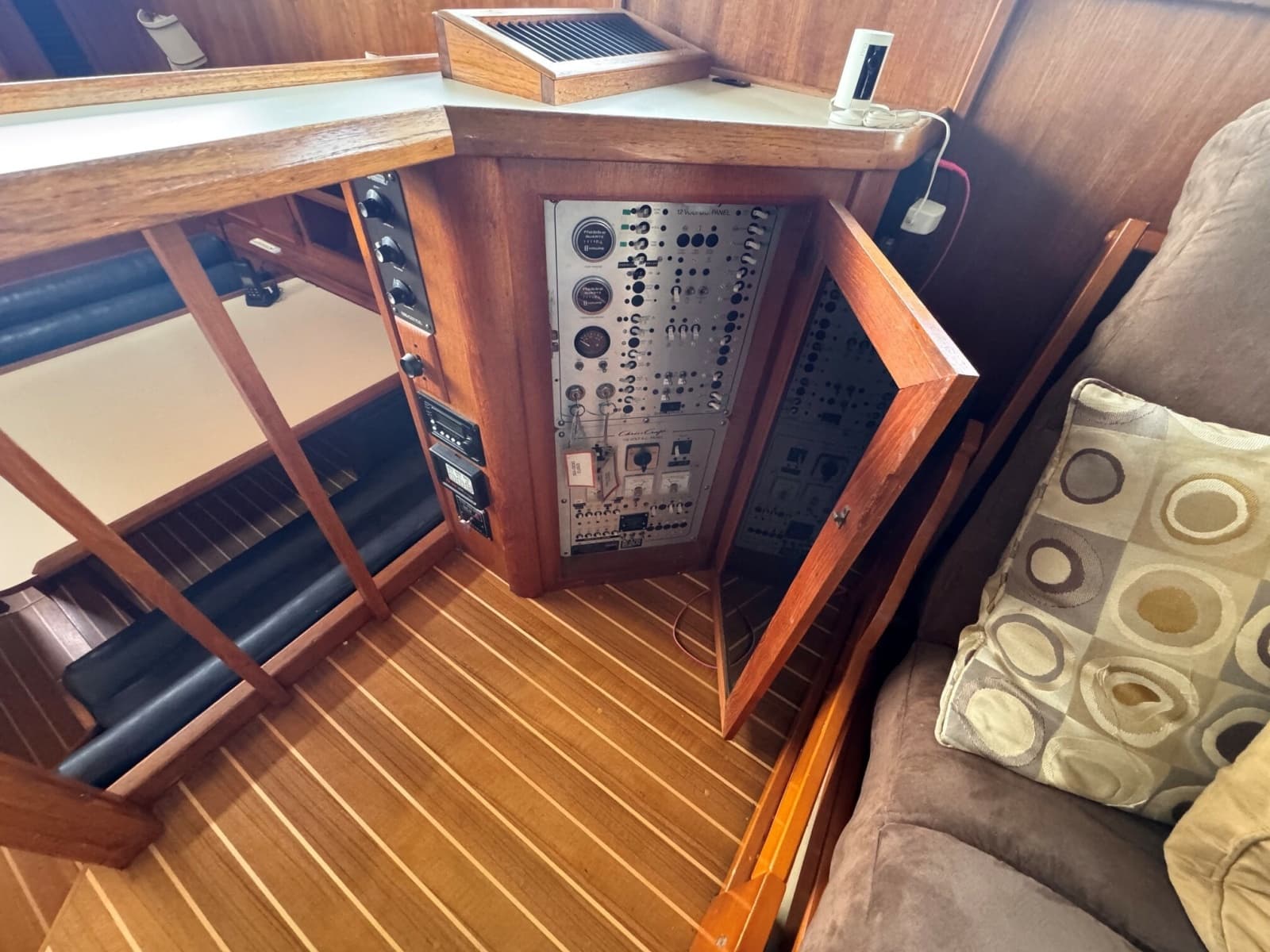 1987 Chris-Craft 392 Commander