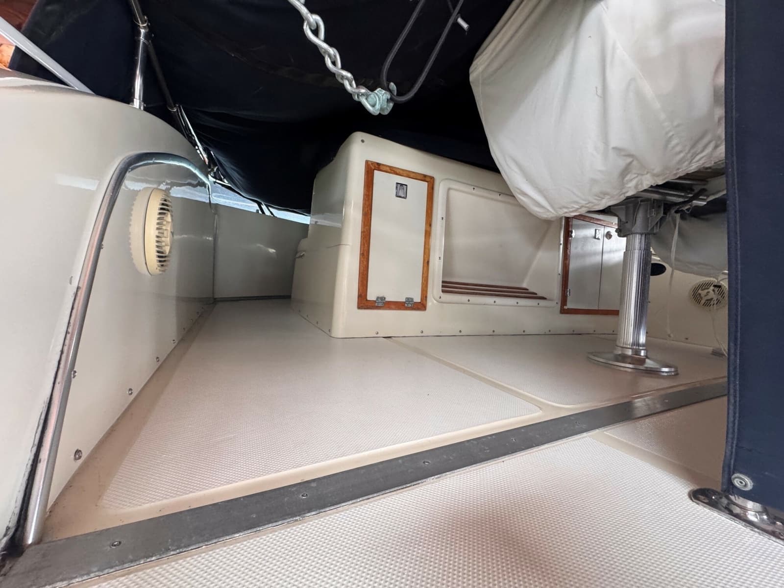 1987 Chris-Craft 392 Commander