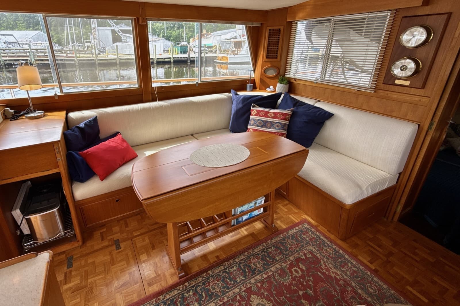 Salon Settee