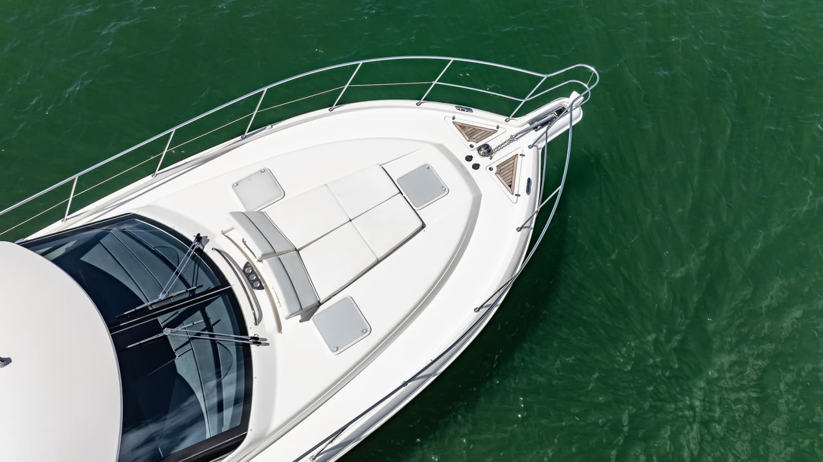 2016 Riviera 5000 Sport Yacht