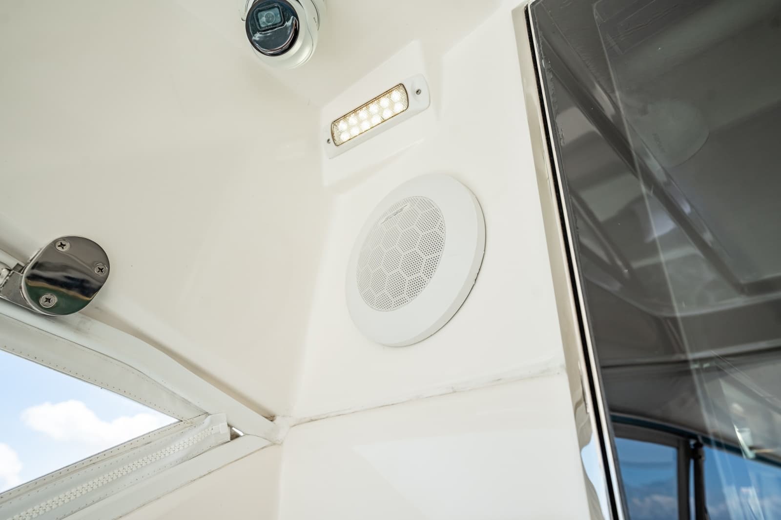 2016 Riviera 5000 Sport Yacht