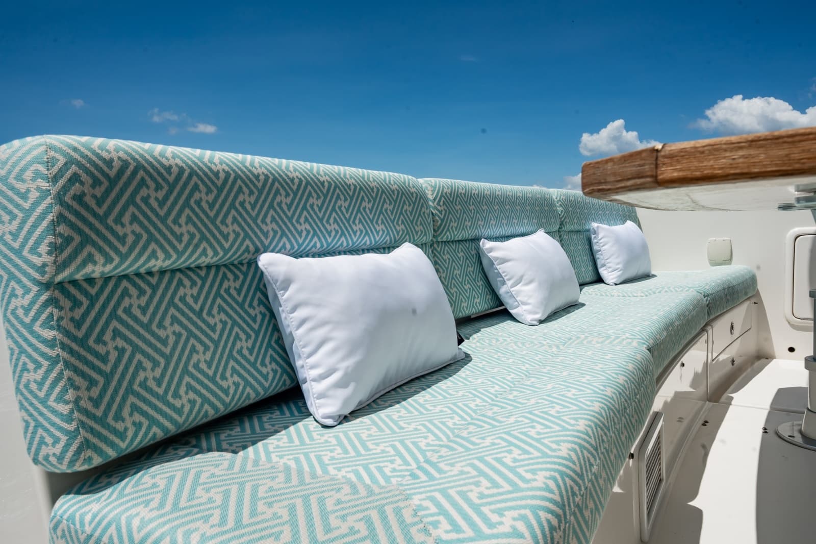 2016 Riviera 5000 Sport Yacht