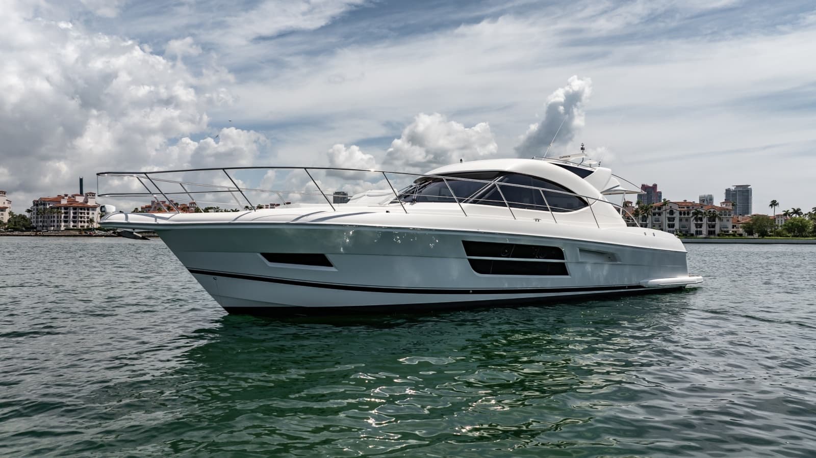 2016 Riviera 5000 Sport Yacht