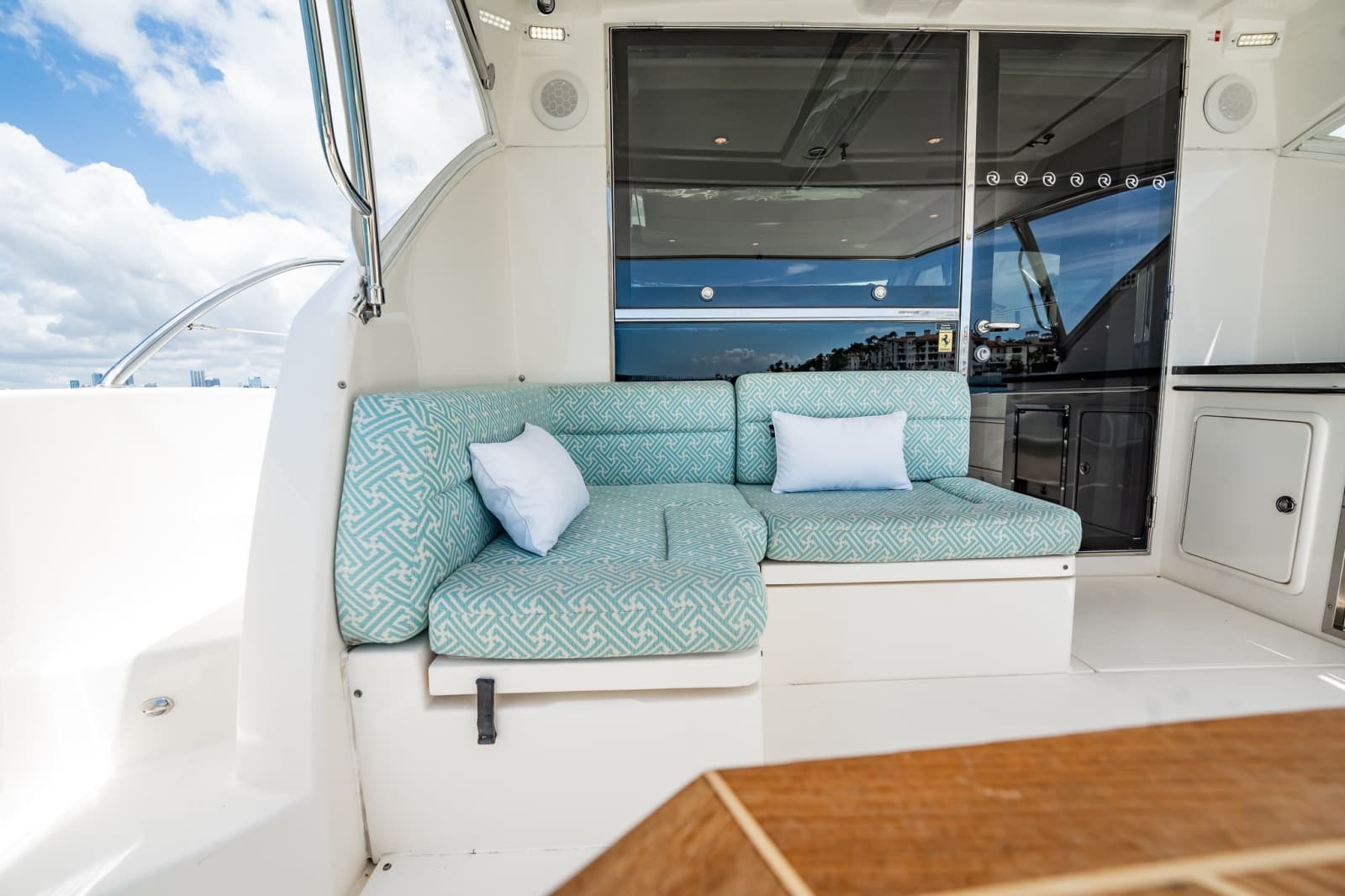 2016 Riviera 5000 Sport Yacht