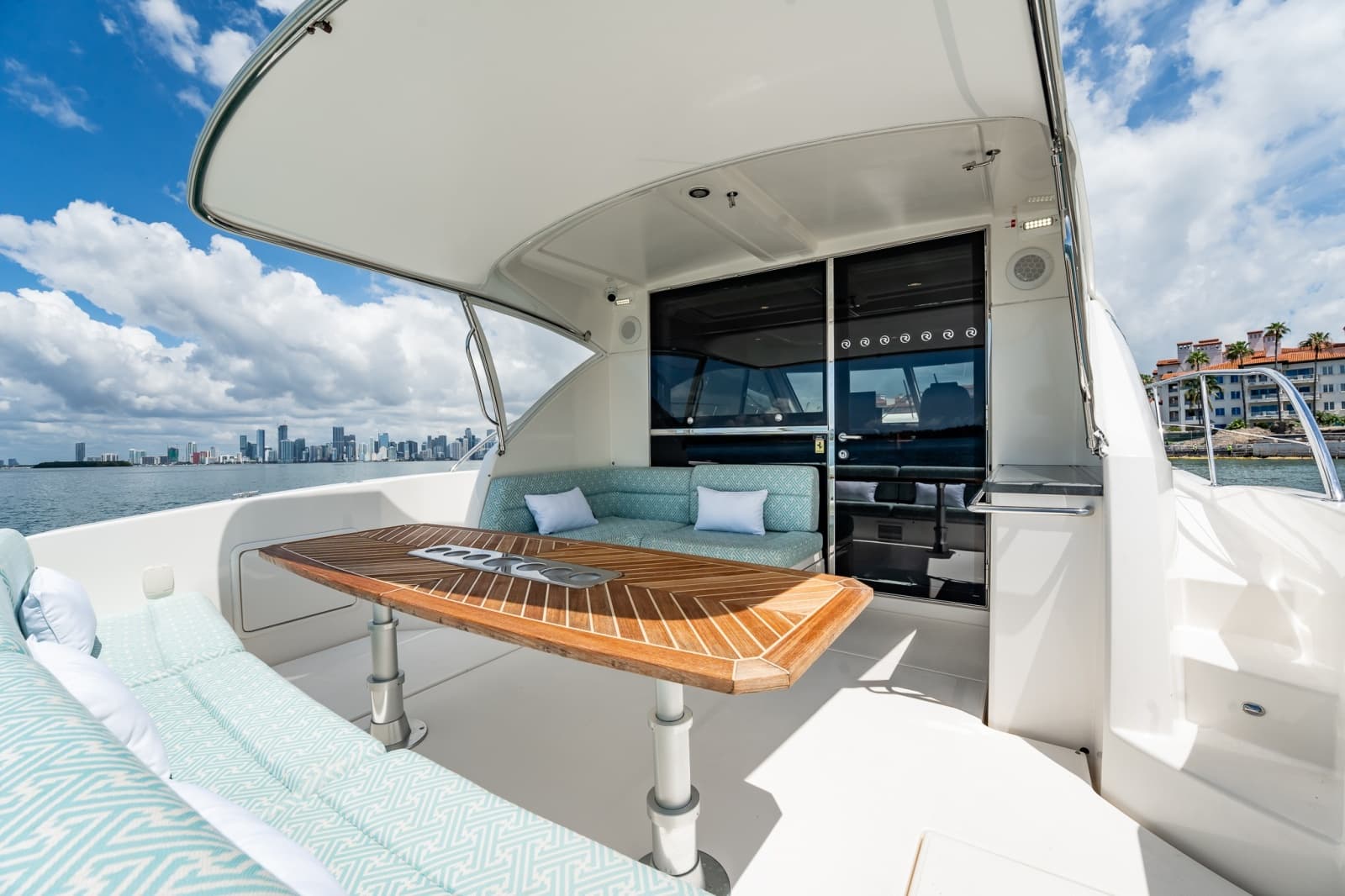 2016 Riviera 5000 Sport Yacht