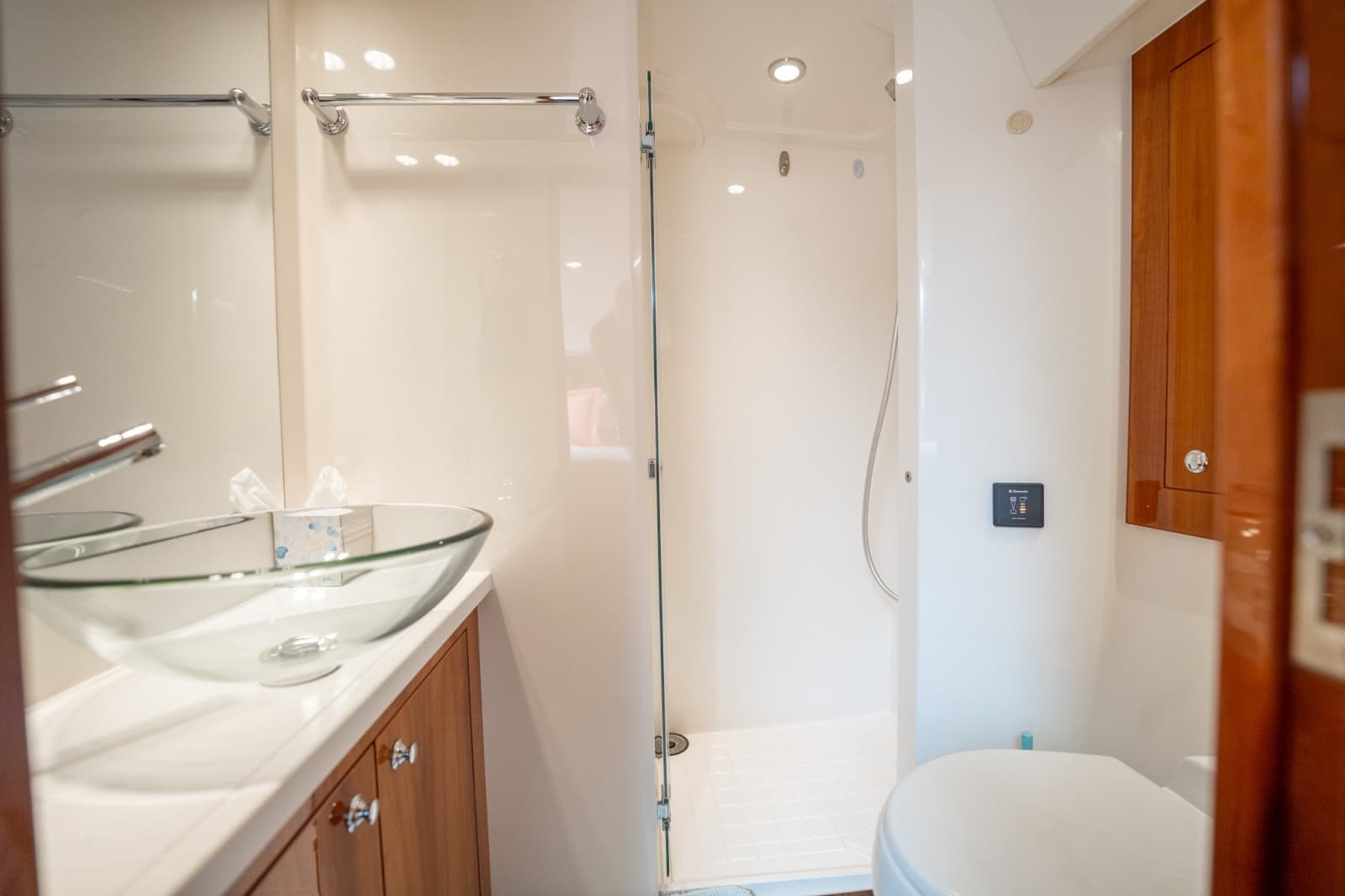 2016 Riviera 5000 Sport Yacht