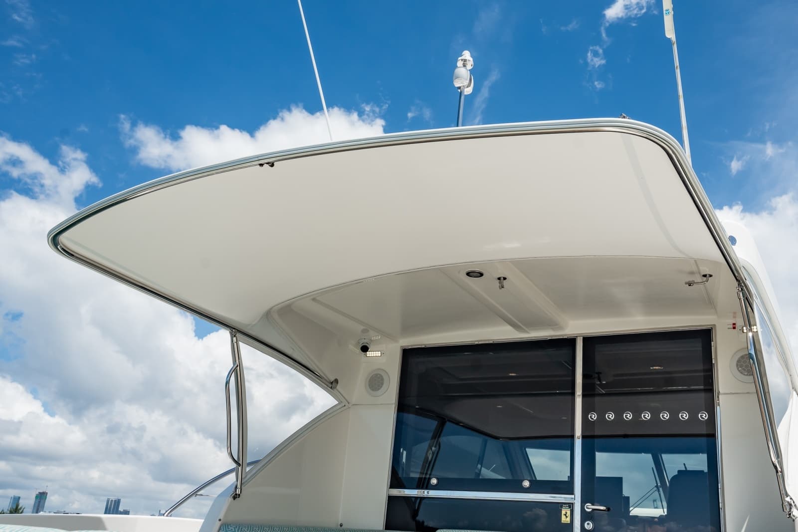 2016 Riviera 5000 Sport Yacht