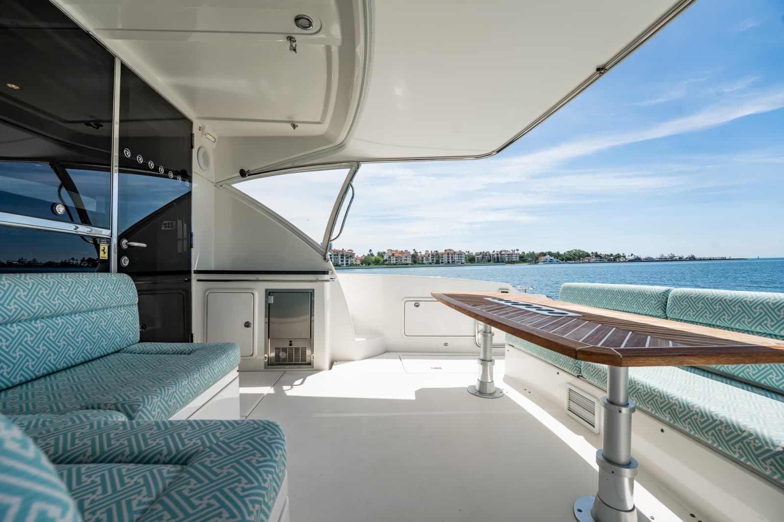 2016 Riviera 5000 Sport Yacht