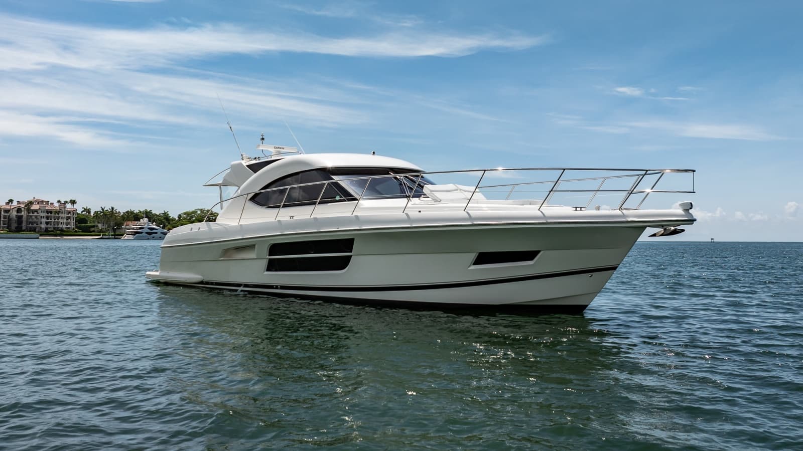 2016 Riviera 5000 Sport Yacht