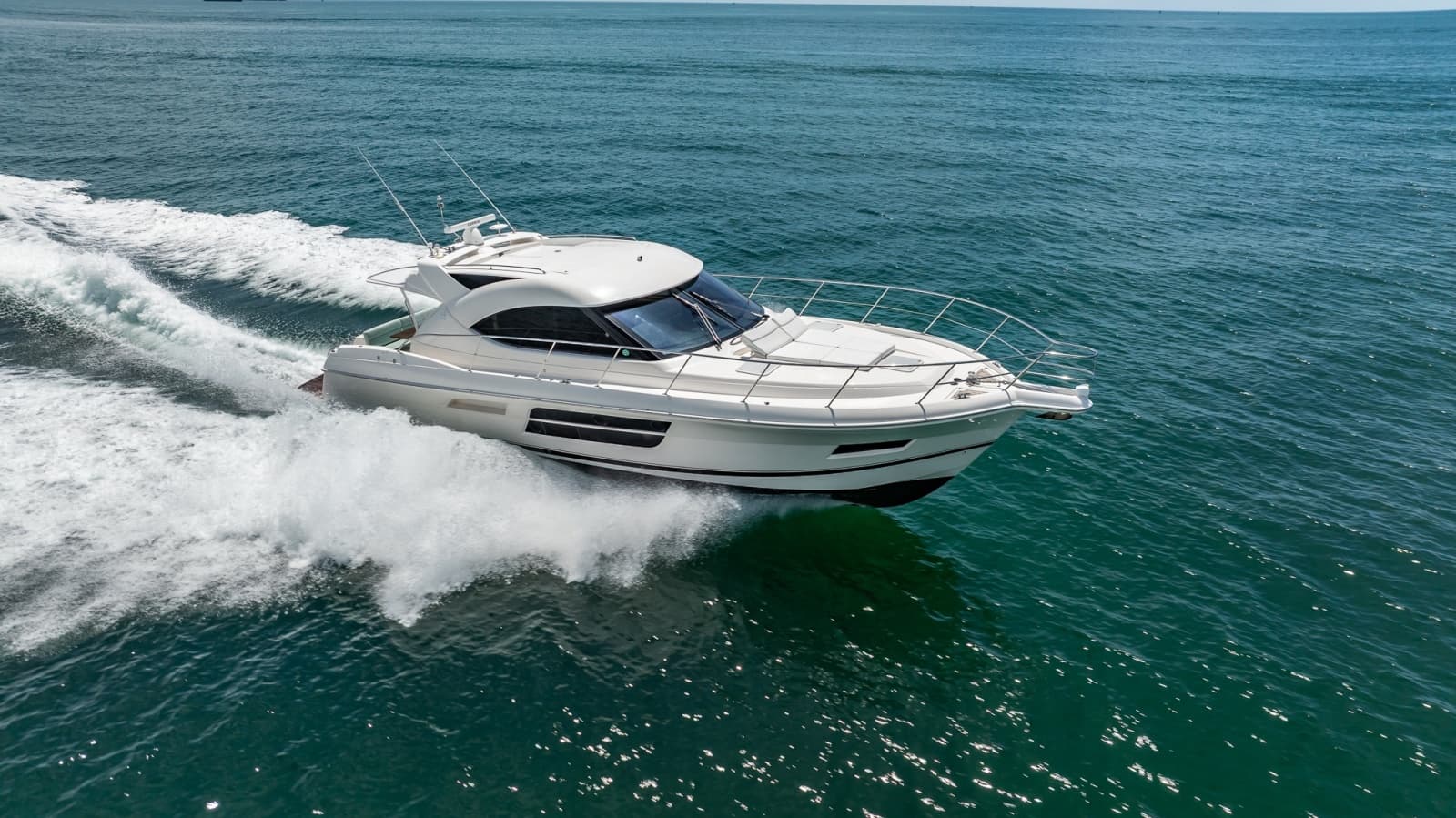 2016 Riviera 5000 Sport Yacht