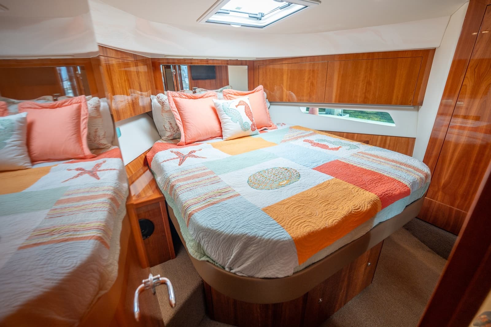 2016 Riviera 5000 Sport Yacht