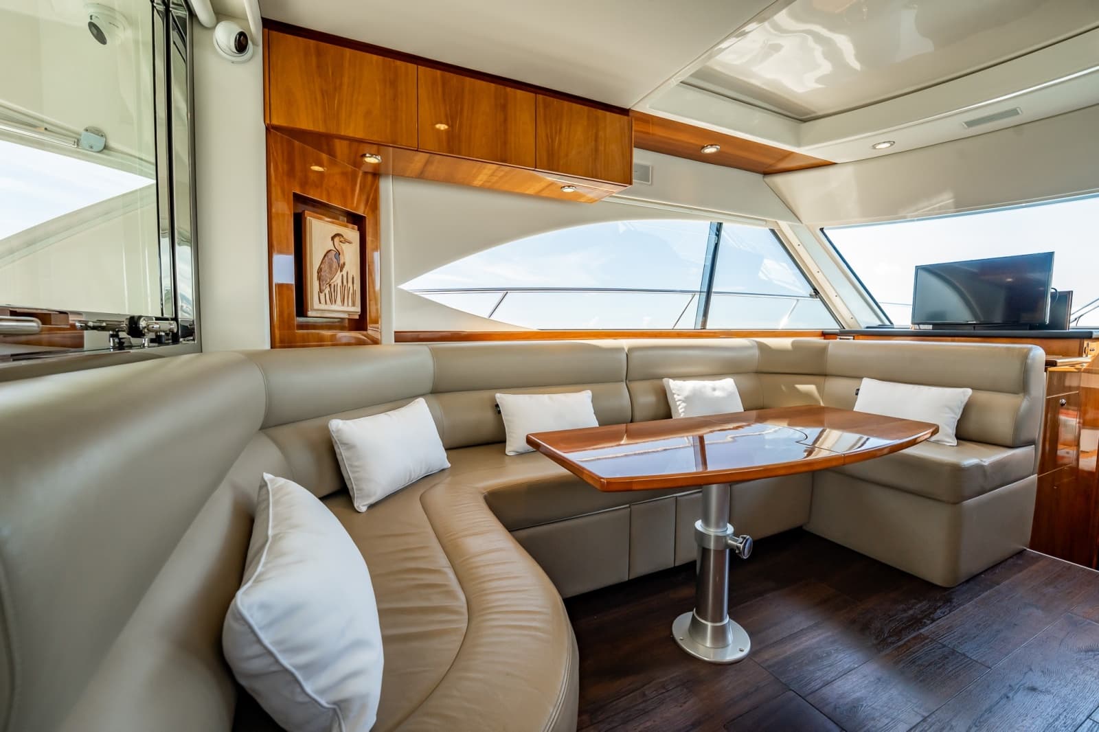 2016 Riviera 5000 Sport Yacht