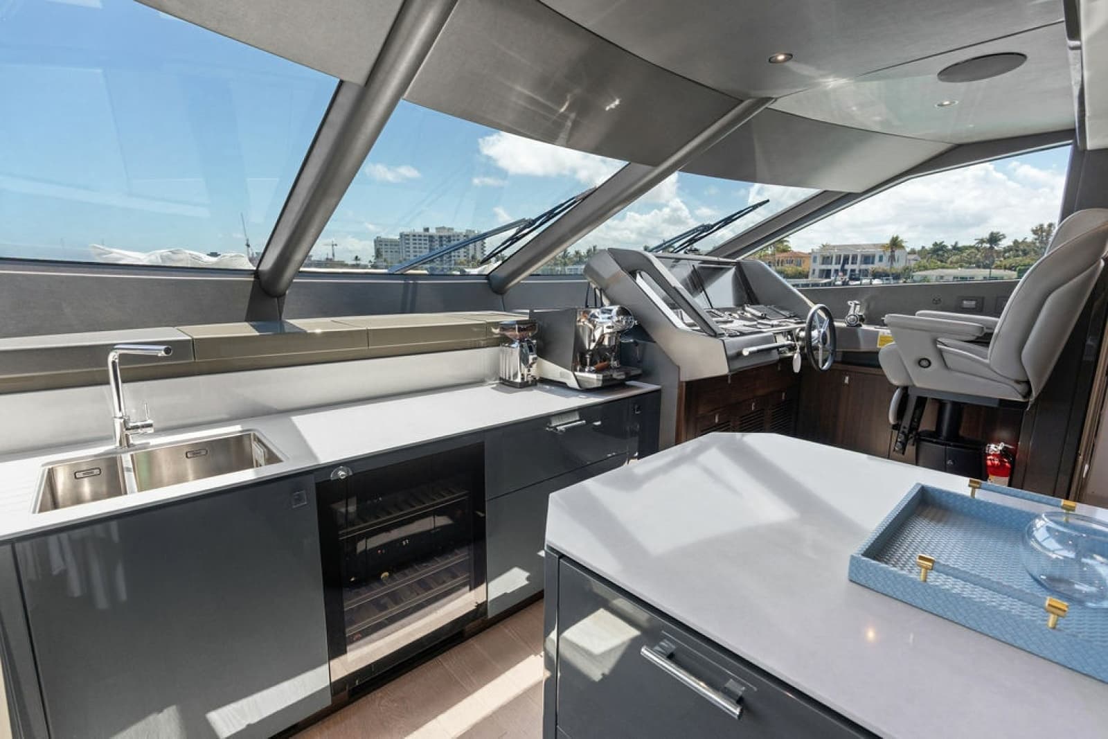 2026 Sunseeker 88 Yacht