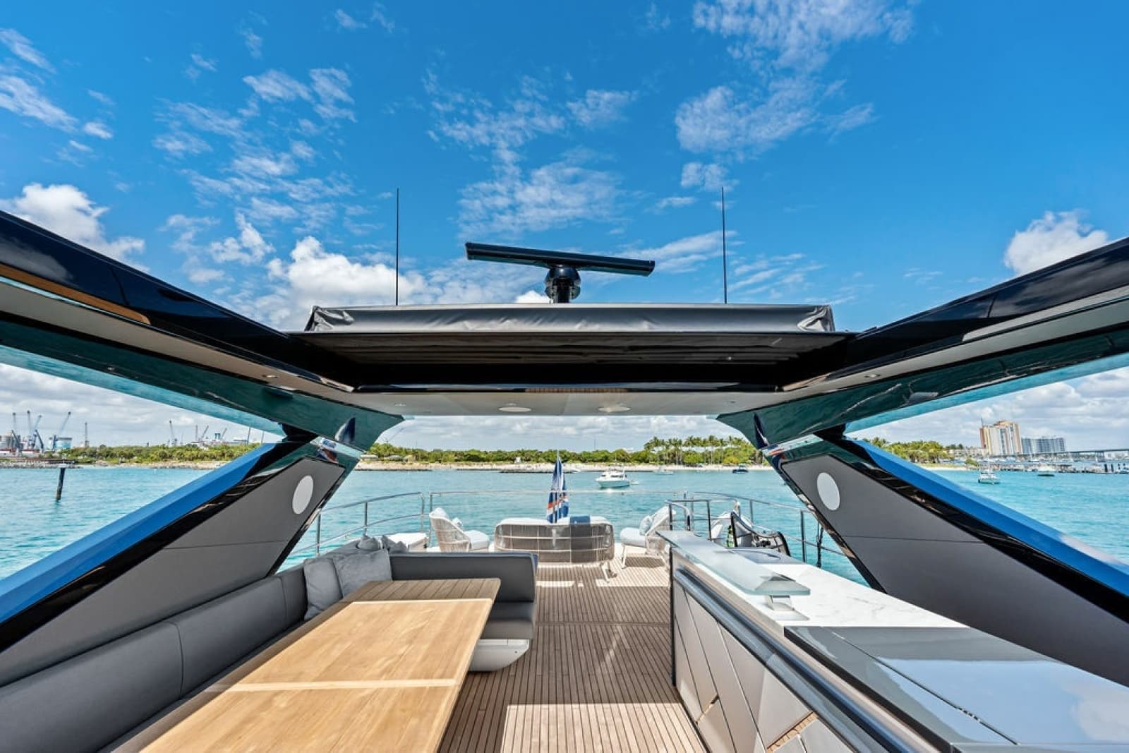 2026 Sunseeker 88 Yacht