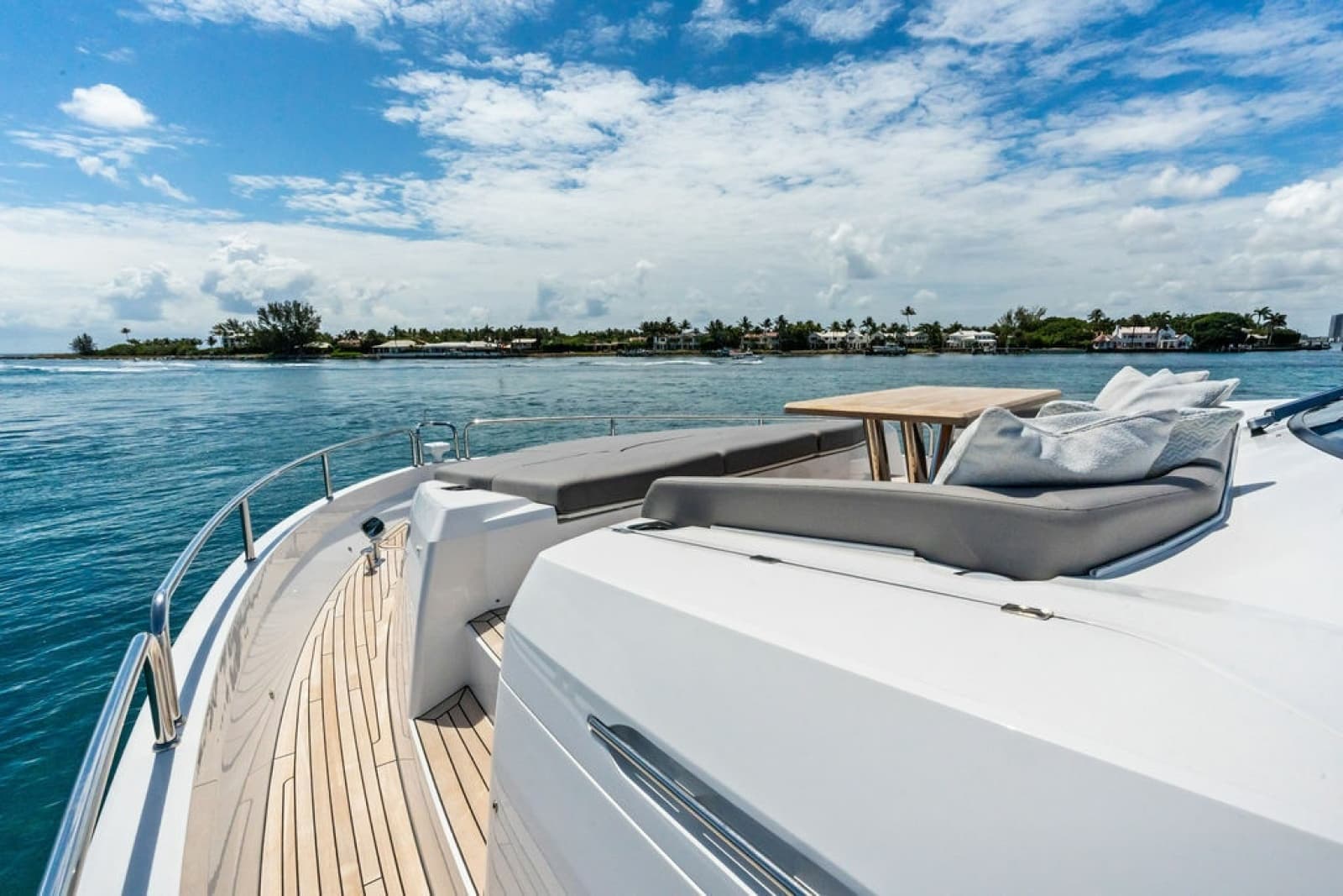 2026 Sunseeker 88 Yacht
