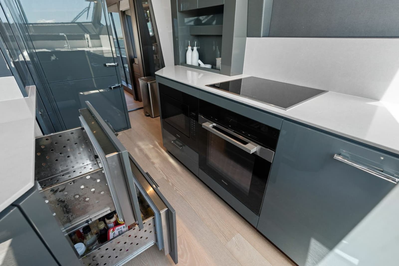 2026 Sunseeker 88 Yacht