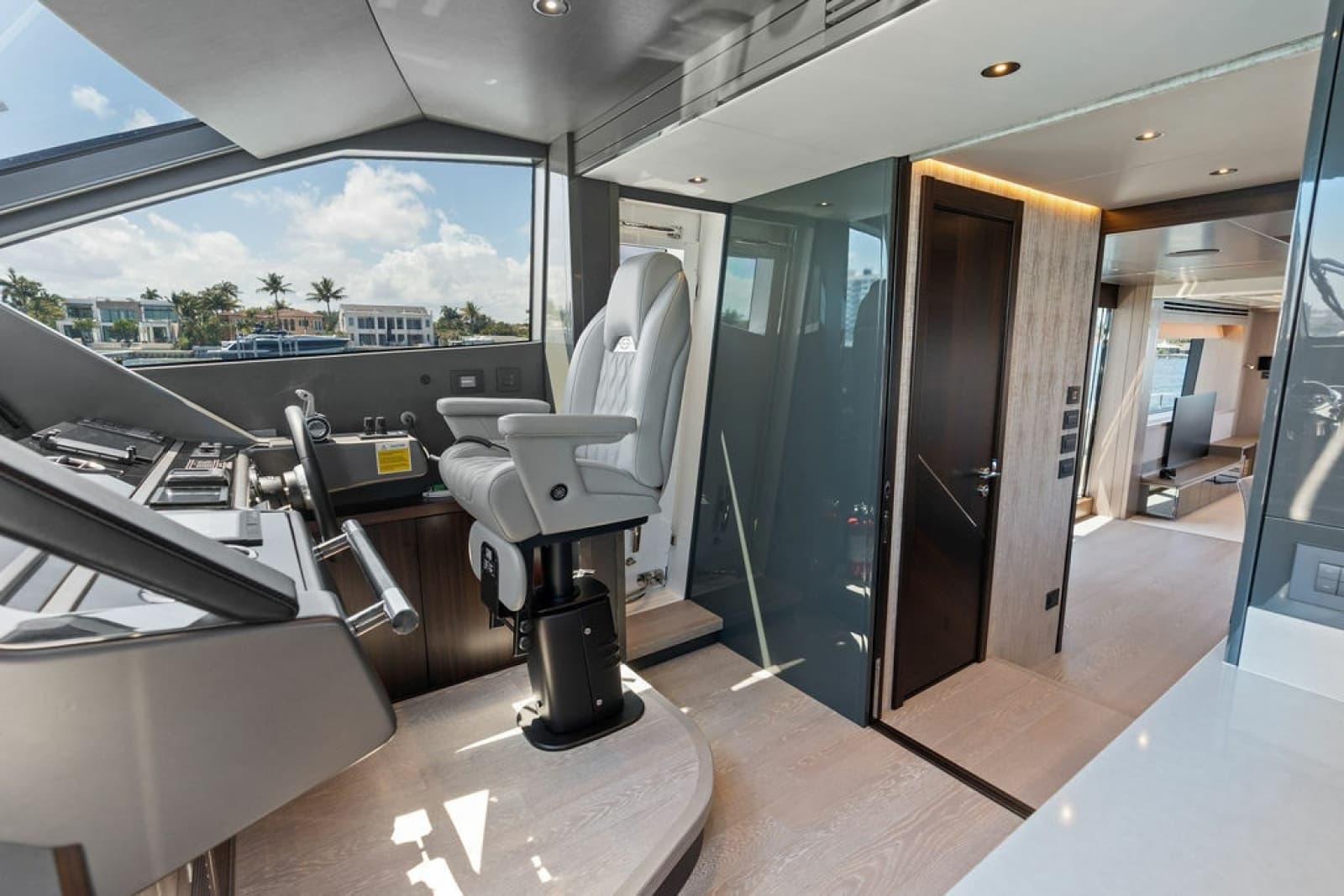 2026 Sunseeker 88 Yacht