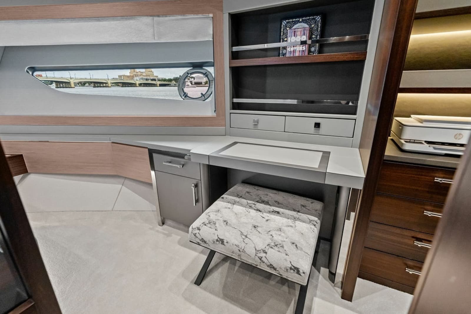 2026 Sunseeker 88 Yacht