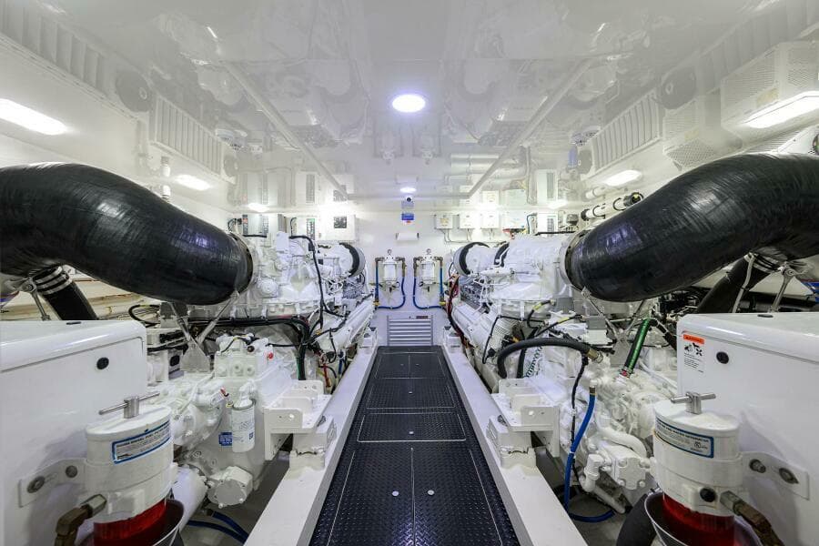Viking 80 - LAMPLIGHTER - Engine Room