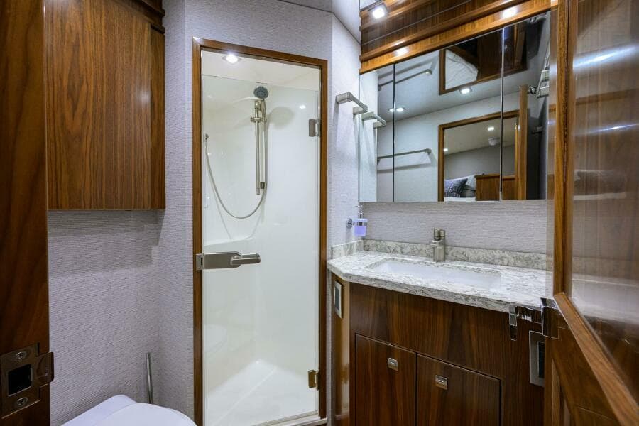 Viking 80 - LAMPLIGHTER - Forward Starboard Guest Head