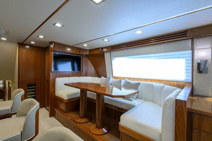 Viking 80 - LAMPLIGHTER - Dinette