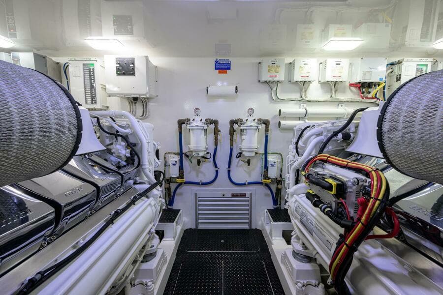 Viking 80 - LAMPLIGHTER - Engine Room