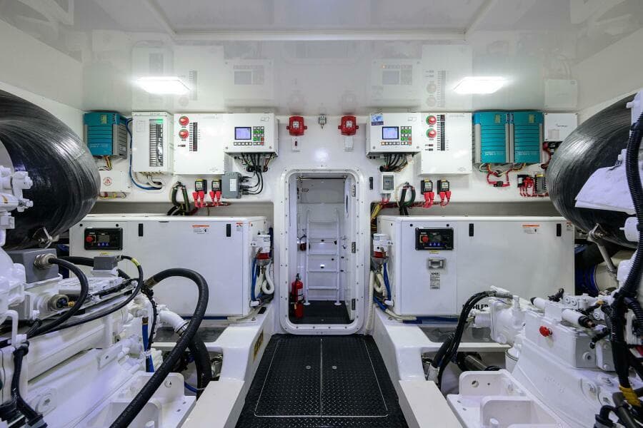 Viking 80 - LAMPLIGHTER - Engine Room