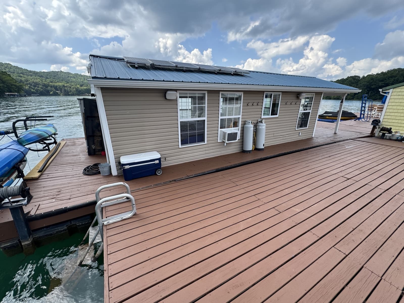 2008 Custom 13 x 29 Floating Cabin Approx 377sqft