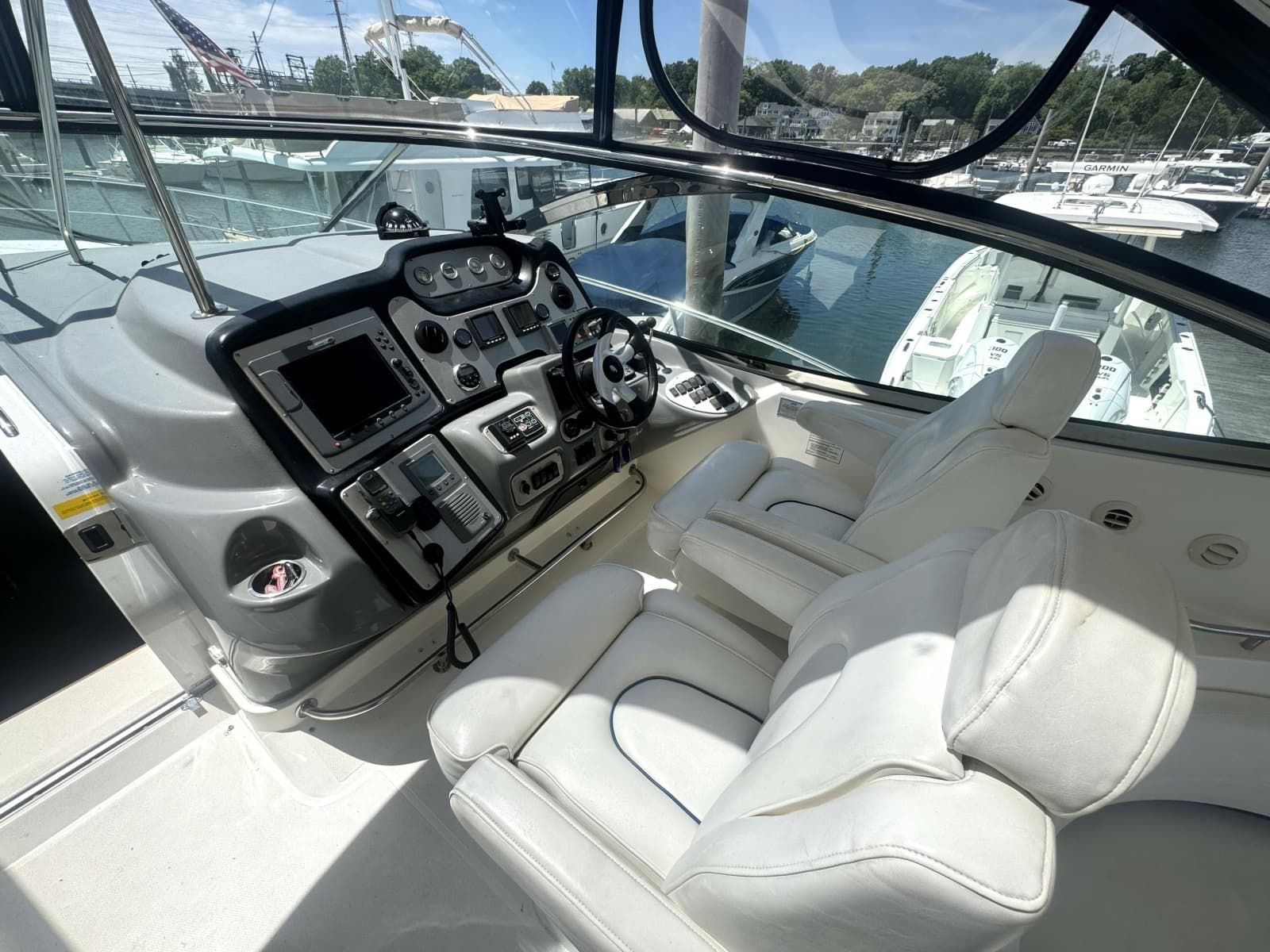2006 Cruisers Yachts 520 Express