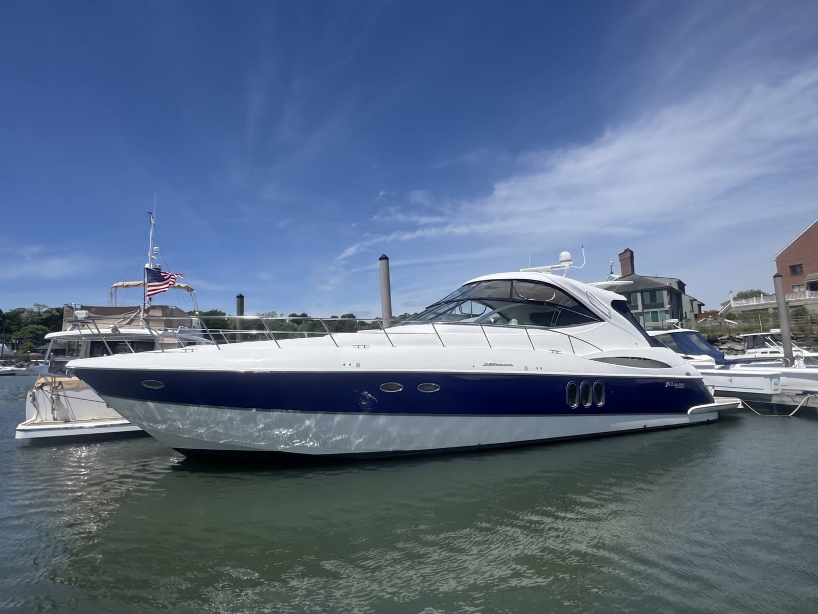 2006 Cruisers Yachts 520 Express