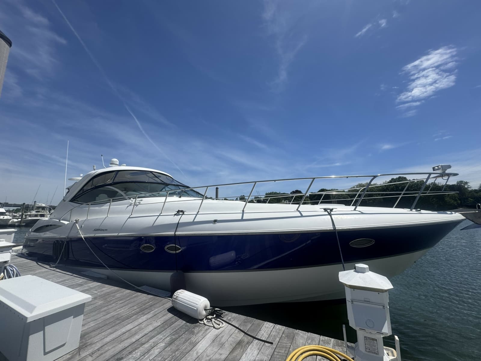 2006 Cruisers Yachts 520 Express