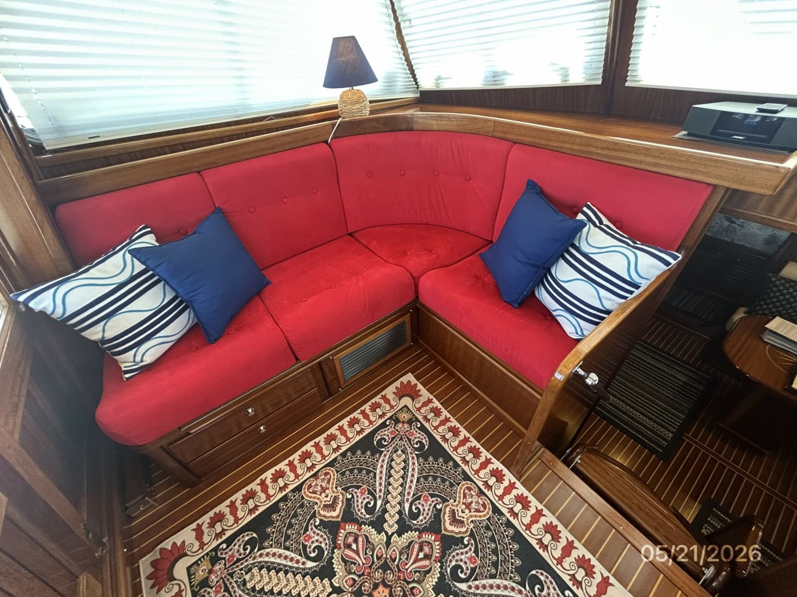 43' Menorquin pilothouse port seating
