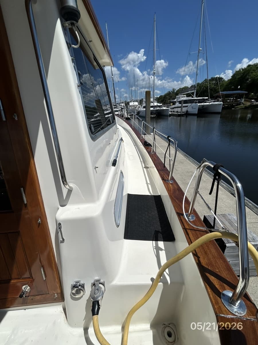 43' Menorquin starboard side deck2