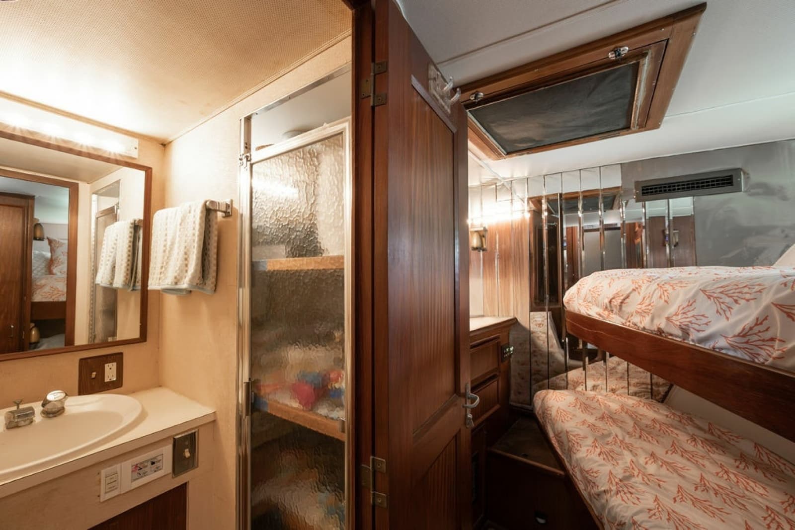 1979 Hatteras Yacht Fish