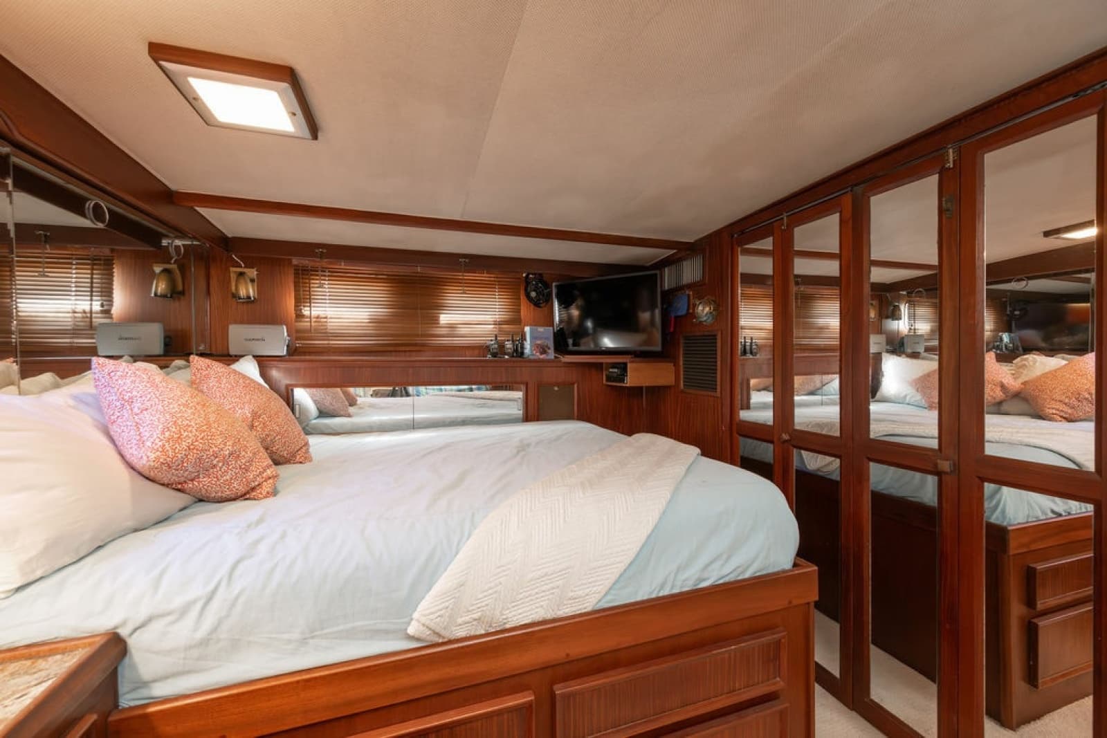 1979 Hatteras Yacht Fish