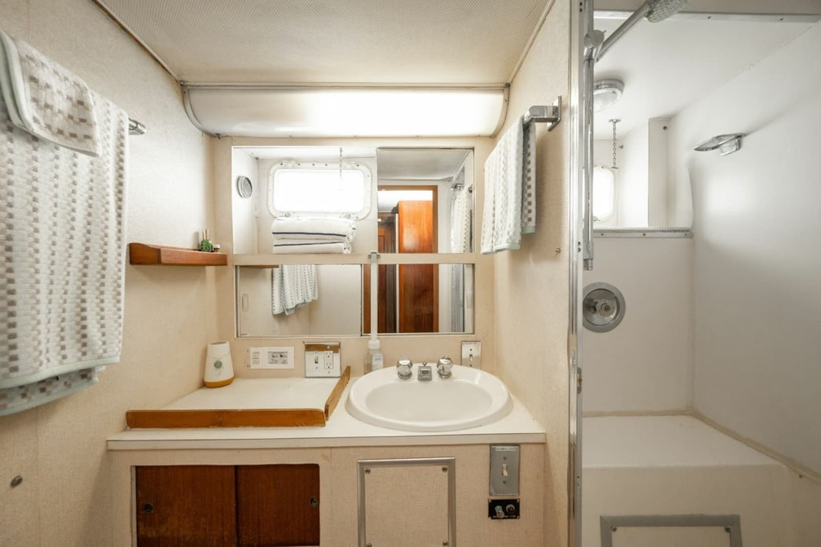 1979 Hatteras Yacht Fish