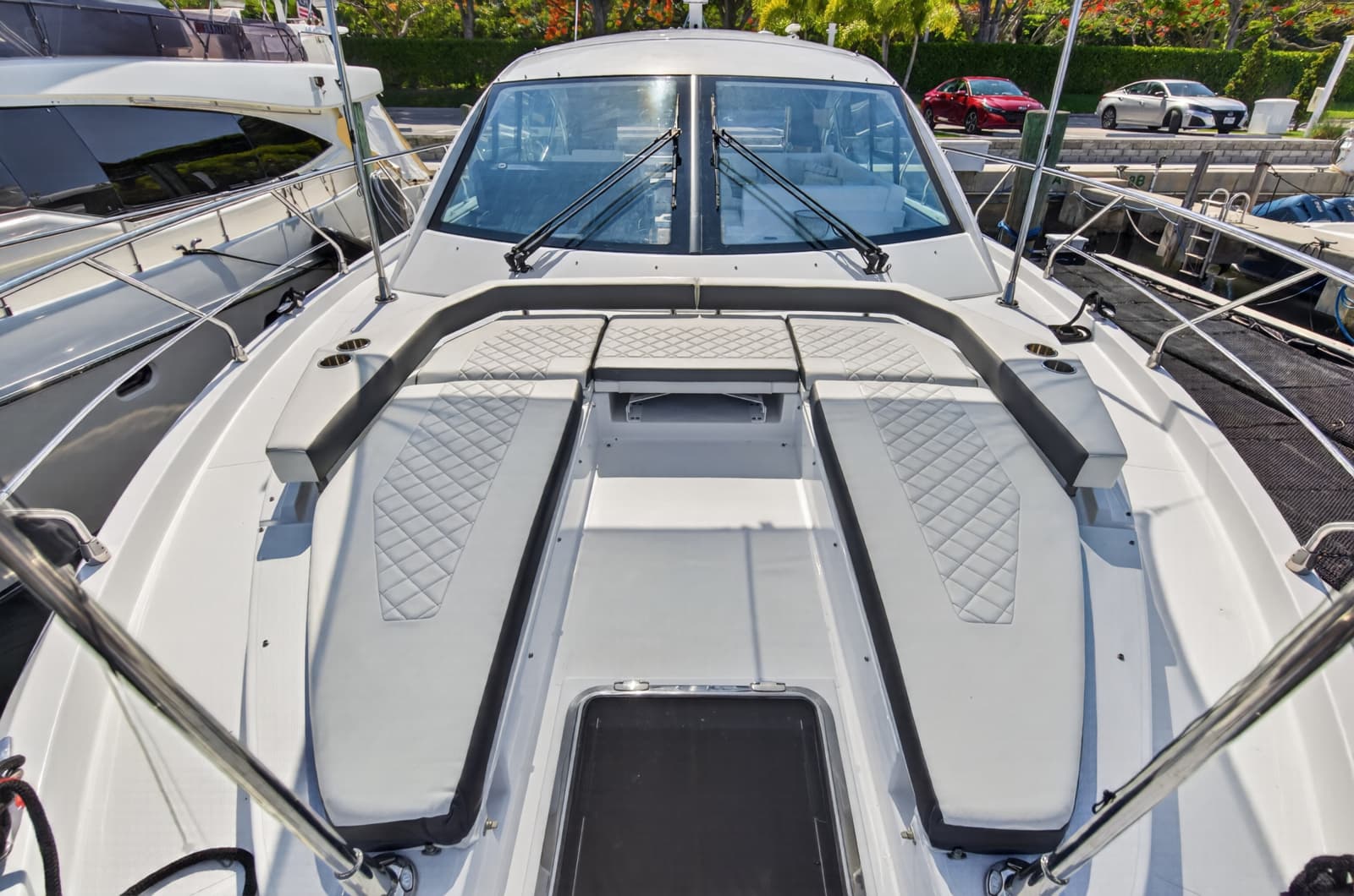 2023 Cruisers Yachts 50 CANTIUS