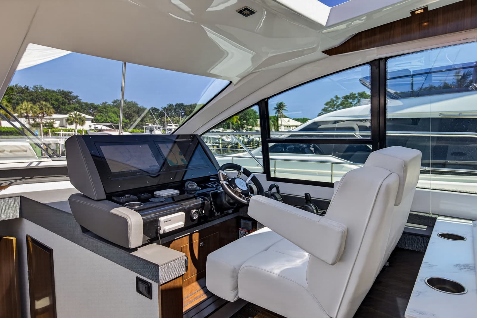 2023 Cruisers Yachts 50 CANTIUS